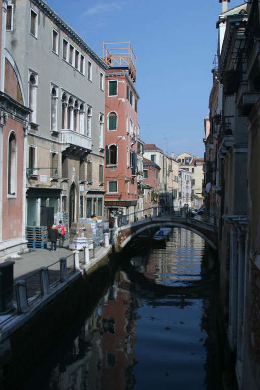 Side canal bridge
