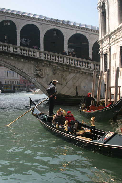 Rialto bridge Gondolier