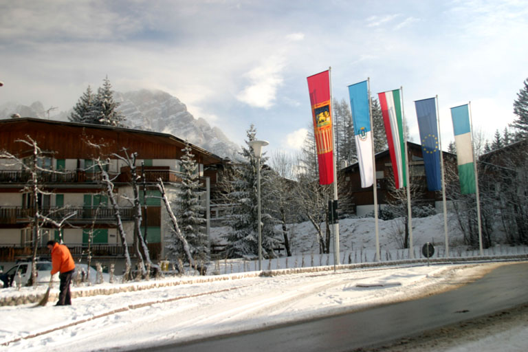 Cortina flags